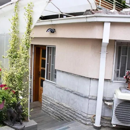 Vini With Private Parking Appartement Skopje