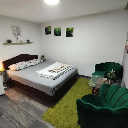 Vini With Private Parking