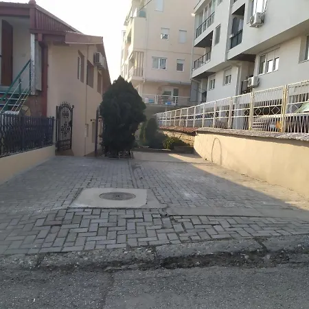 Vini With Private Parking Apartment Skopje