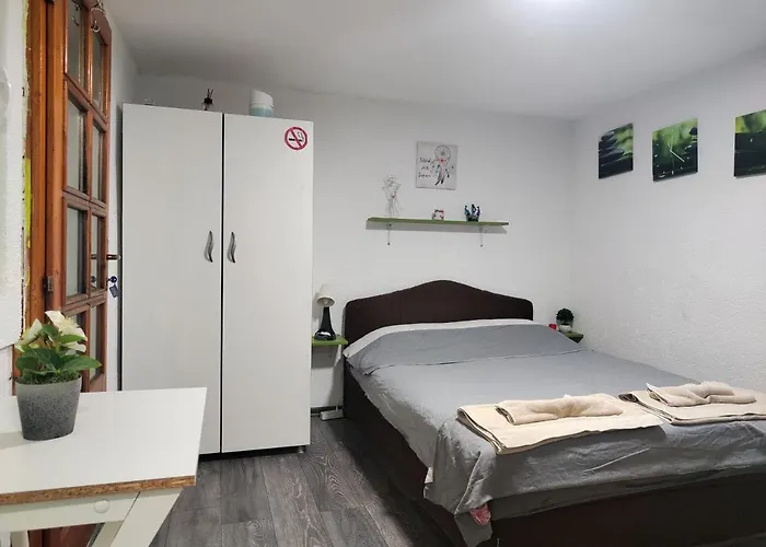 Vini With Private Parking